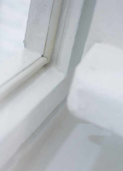 Gumové těsnění, bílé, na okna a dveře, D profil, 6m