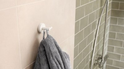 Kalia  - tesa_Moon_White_Bathrobe_Hook_40574_ap.jpg