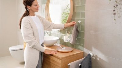 Kalia  - tesa_Moon_White_Towel_Hook_40573_model_16x9_mood.jpg