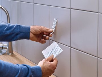 Kalia  - tesa_SMS_nail_screw_tiles_3kg_step_3of11.jpeg
