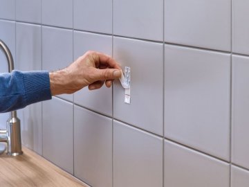 Kalia  - tesa_SMS_nail_screw_tiles_3kg_step_5of11.jpeg