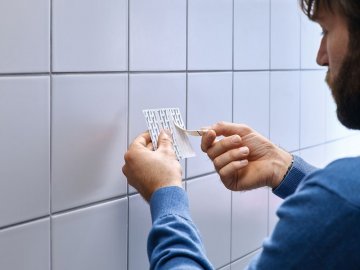 Kalia  - tesa_SMS_nail_tiles_4kg_step_2of13_ap.jpeg